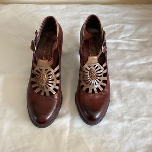 Beautiful Mary Janes L'Artiste